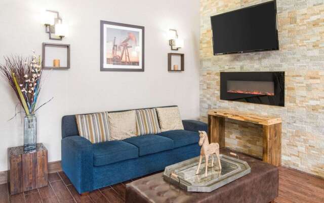 Comfort Suites Odessa near University