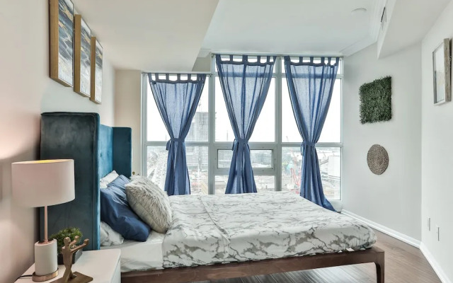 Lively Urban Condo in Old Toronto