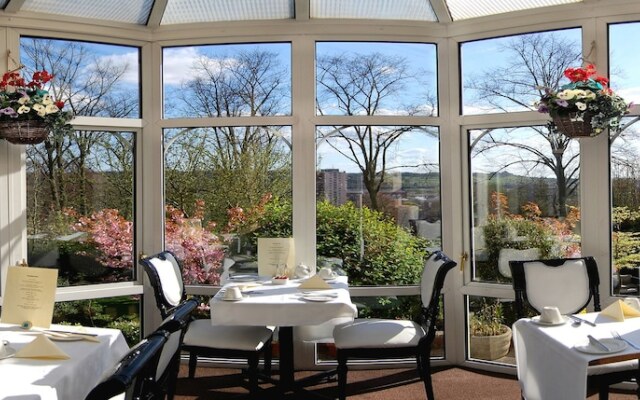 Hillcrest Hotel