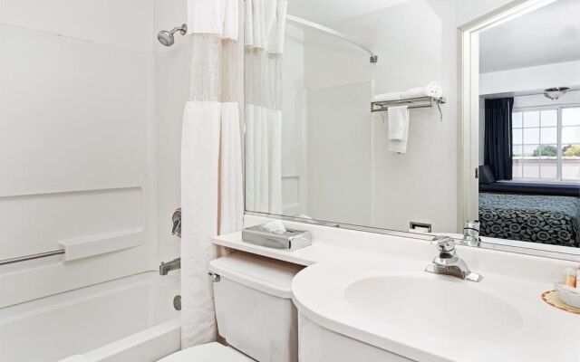 Days Inn and Suites by Wyndham Greeley