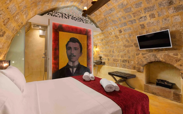 10GR Boutique Hotel and Wine Bar
