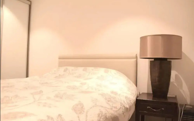 Modern 3 Bedroom Top Floor Apartment