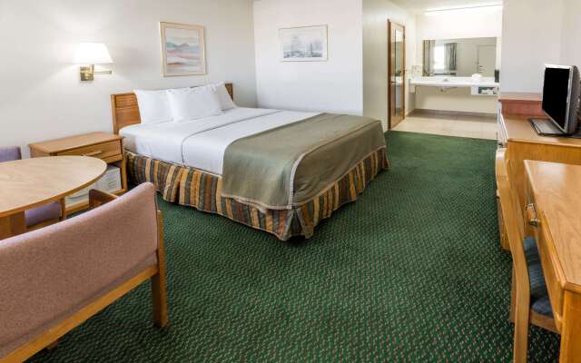 Howard Johnson by Wyndham Roseburg