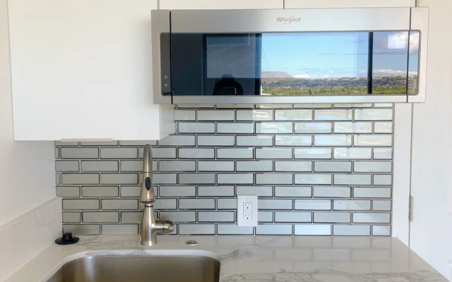 Hawaiian Monarch 1407 Condo by Redawning