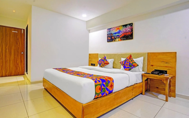 Fabhotel Royal Manor