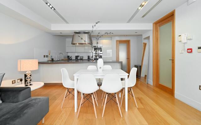 Amazing Mayfair 2 Bedroom 2 Bath Air Conditioned