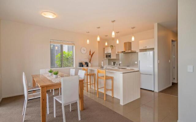Lakeside Villa Retreat - Matarangi Downstairs Holiday Unit