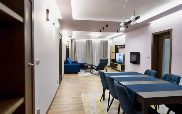 Very Spacious & Modern 2Bed near Airport & Centre