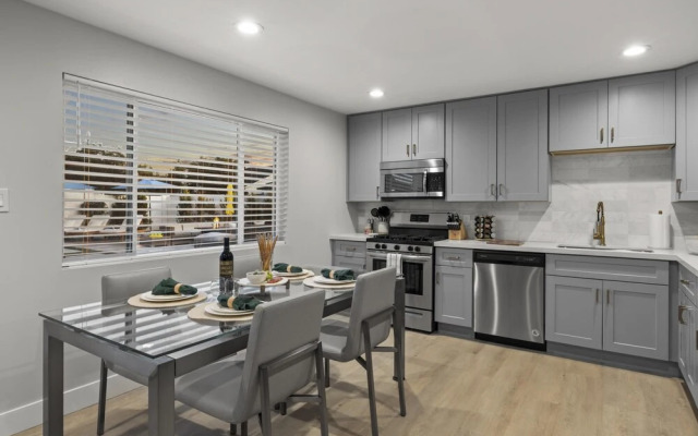 Montecito Luxe 3-villa Retreat w Pool Courtyard