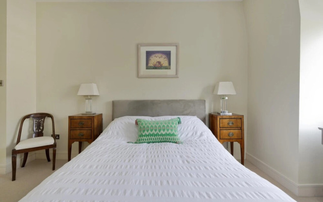 Spacious 3-bedroom Apartment in Earls Court