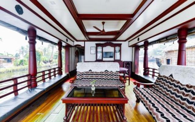 OYO 25089 Gold River Indraprastha Houseboat