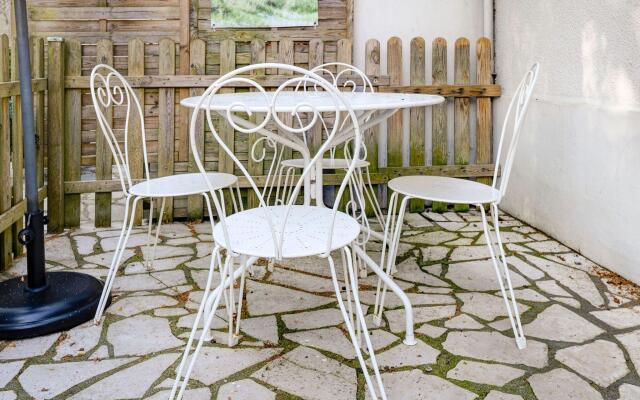 Beautiful Apartment in Isigny-sur-Mer with Private Terrace