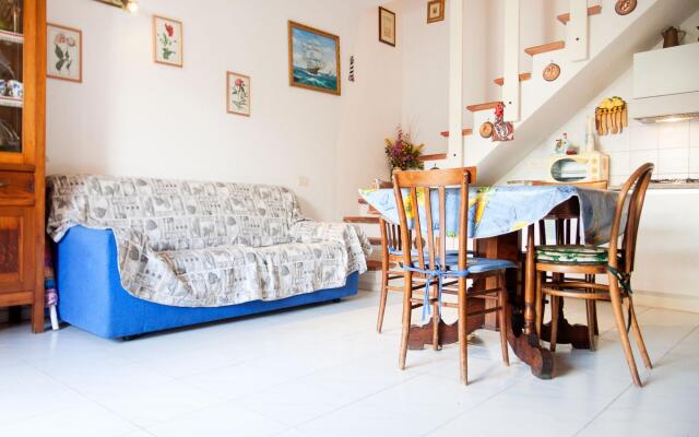 Trilocale Azzurro with small garden-TRILOCALE AZZURRO