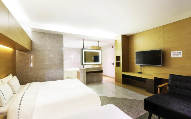 Business Design Hotel LUV