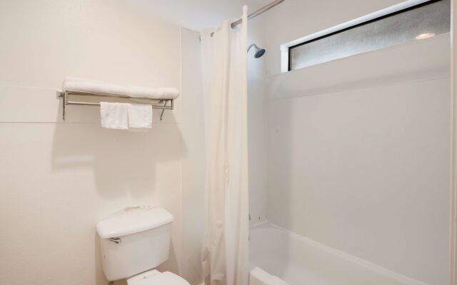 Americas Best Value Inn Lockhart