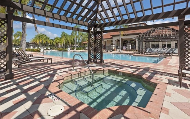 Roomy Town Home, Mickey-themed Bedroom! #4bv550