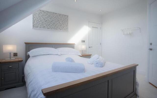 Skylark - 2 Bedroom Apartment - Tenby