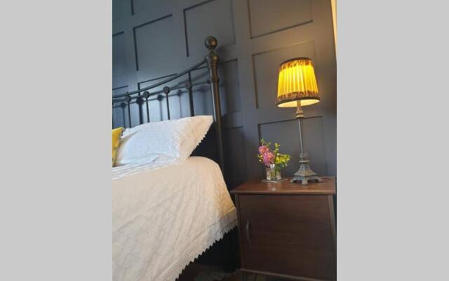 The Cube at No. 21. Modern & Stylish getaway.