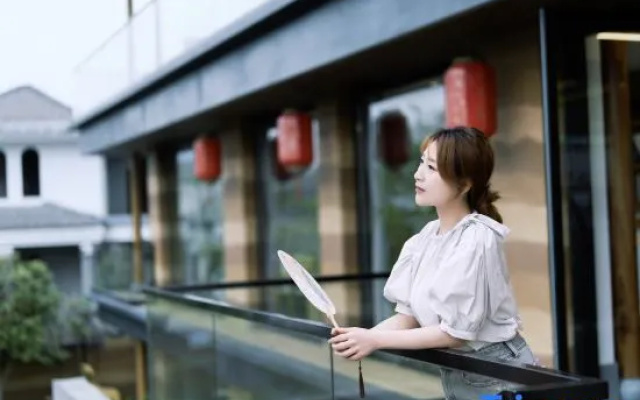 Floral Lux Hotel · Cloudveil Haven Hotel – People – Chizhou