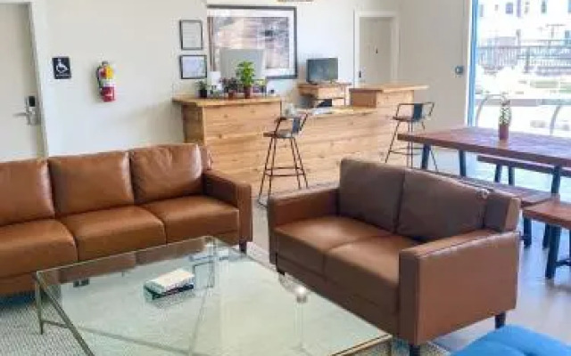 ITH Santa Barbara Surf Hostel