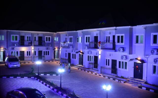 Ekulu Apartments
