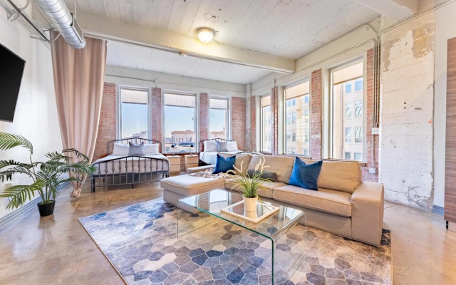 Downtown Dallas Apartments by Hosteeva