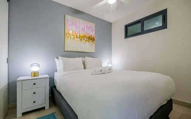 w Comfy 1BR w Perfect Balcony in Casco View