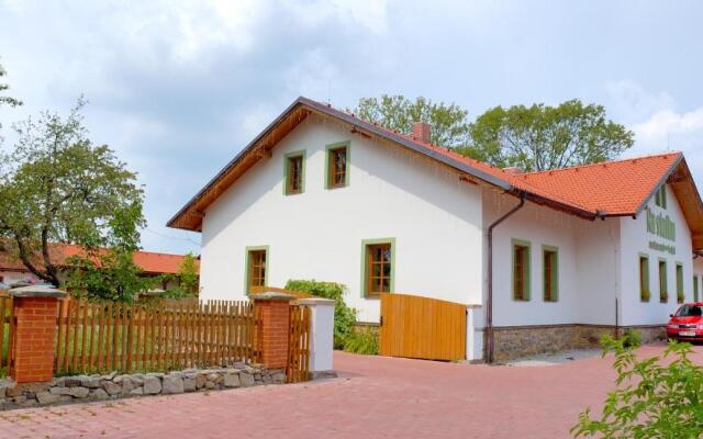 Hotel Na Statku Mirošov