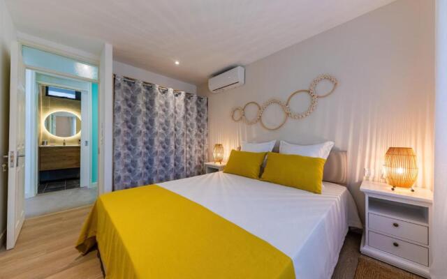 Les Cerisiers Beach Residence, Cosy and Modern 3 bedroom apartment located 50 metres from the beach and from all amenities and restaurants on the coastal road