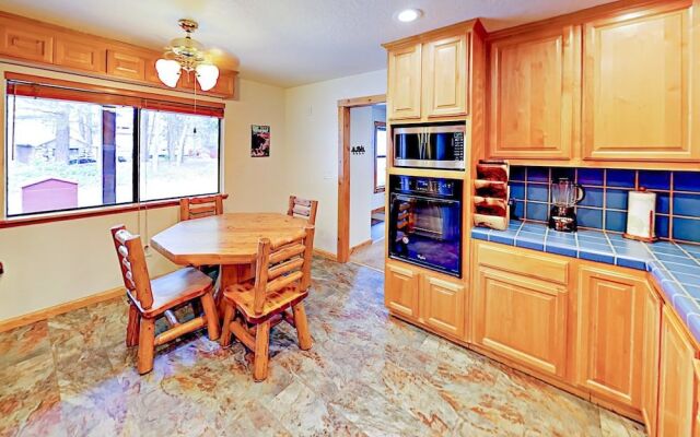 Quiet 2BR Home w/ Kid-Friendly Yard