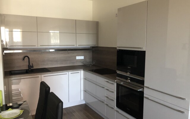 DeLuxe Apartments