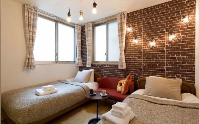 Happy Train Vintage Room