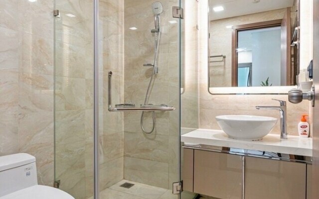 DongDong Skyview APT in Landmark81 Tower