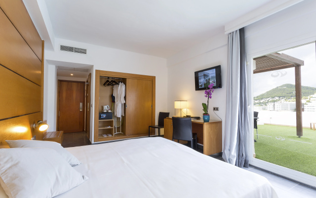 Palladium Hotel Cala Llonga - Adults Only