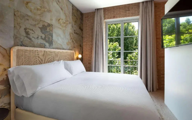 Atocha  Madrid, Tapestry Collection by Hilton