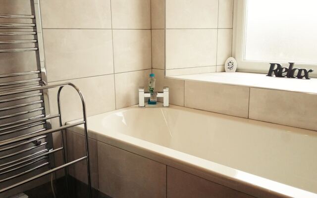 2 Bedroom Character Apartment Finnieston