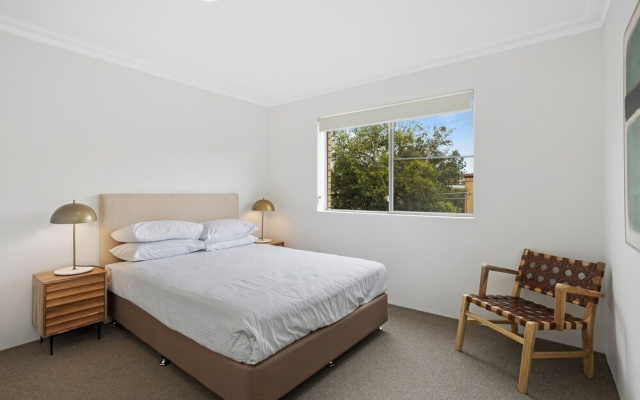 Spacious 2-bed Apartment Near City Centre