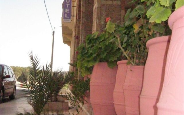 Riad Eraounak Souiri Hotel