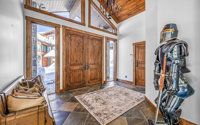 Inuksuk Lodge 4800 sq ft of Excellence