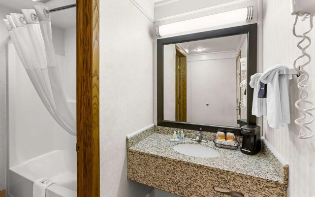 Quality Inn Lakefront