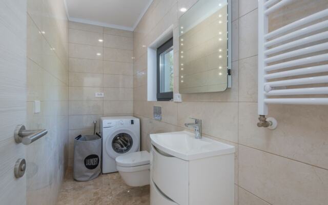 Deluxe Villa in Porec With Wellness Centre & Pool