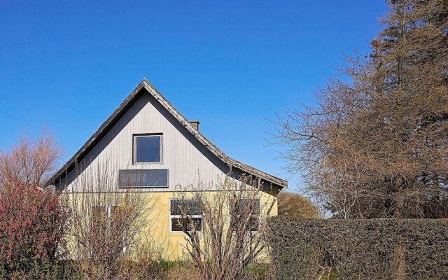 8 Person Holiday Home in Rø Gudhjem