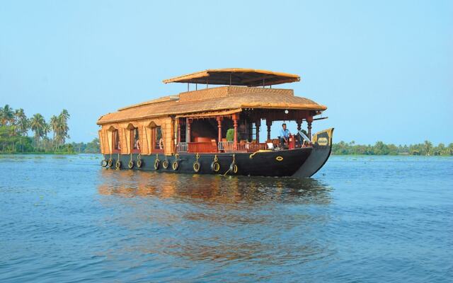 Sterling House boat Lake Palace Alleppey