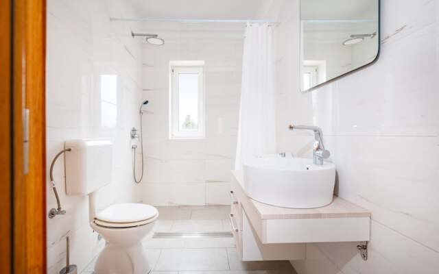 Cozy House Near Beach App 6