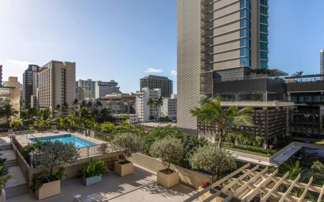 2140 Kuhio Ave #607