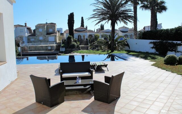 Villa 8003 Freser 4