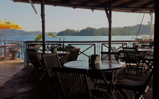 Fish Hook Marina & Lodge