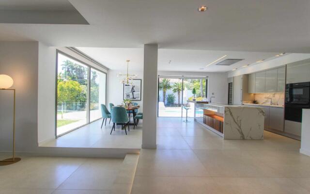 2244 - Modern Villa Puerto Banus