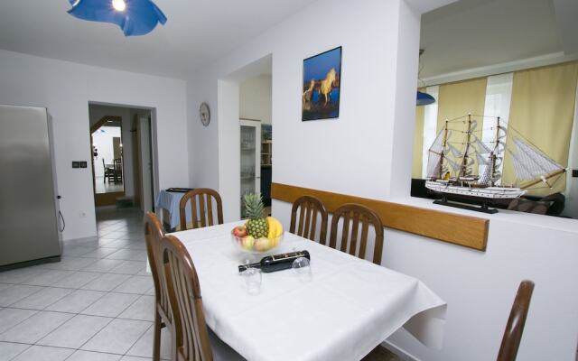 Apartment Neno Grebastica