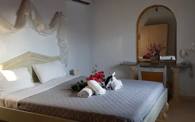 Elena's Seaside Apartments & Studios